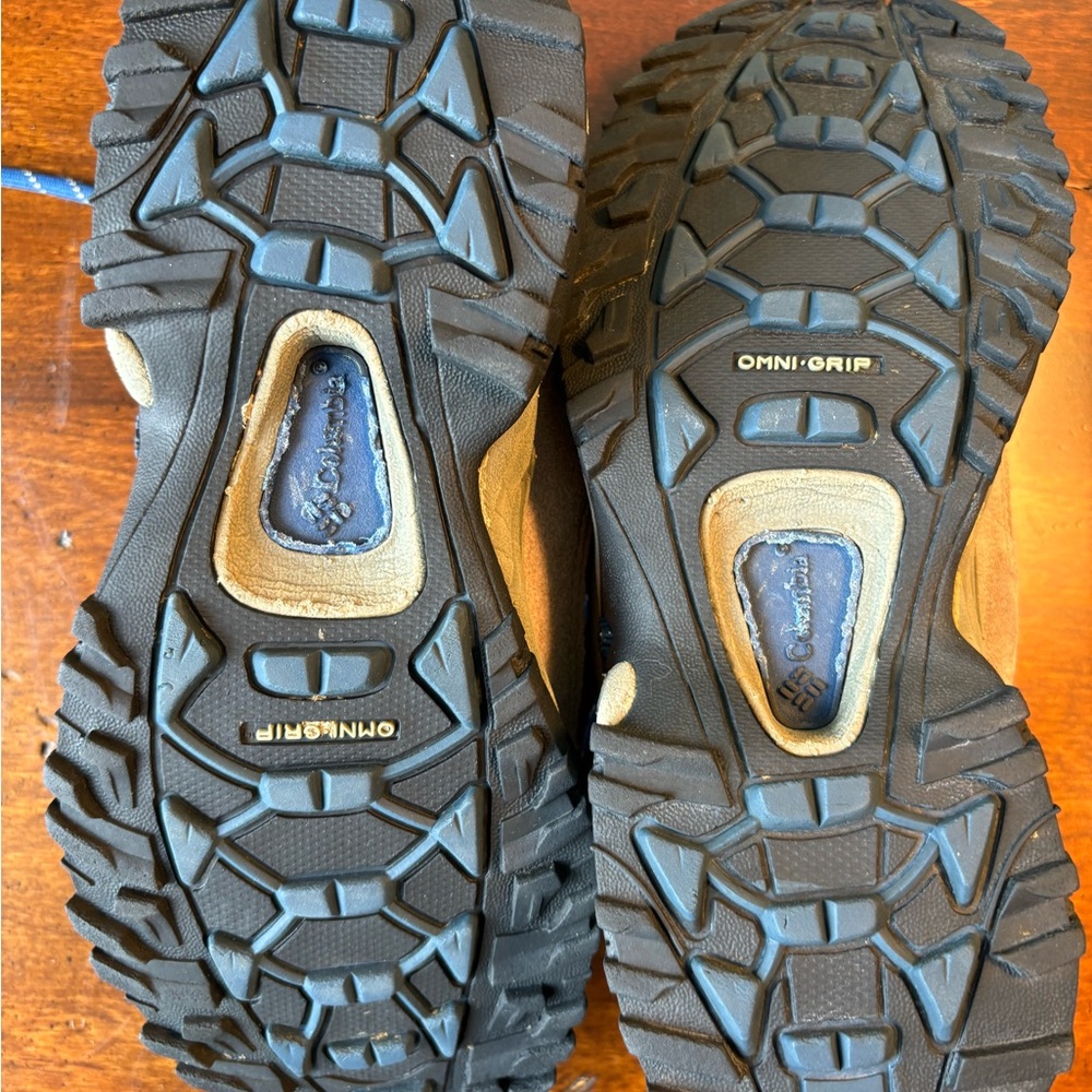 Columbia Hiking Shoes - Picture 5 of 8